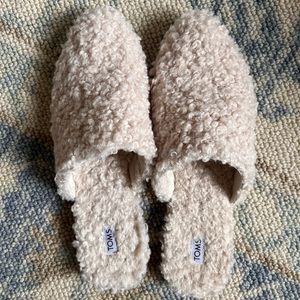 Tom’s Women’s Jade Flat Mule Natural Shearling Size 8
